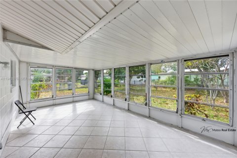 House in Vero Beach, Florida 3 bedrooms, 106.84 sq.m. № 2003004 - photo 6