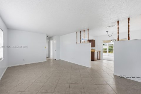 House in Vero Beach, Florida 3 bedrooms, 106.84 sq.m. № 2003004 - photo 23