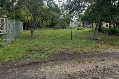 House in Pompano Beach, Florida 3 bedrooms, 91.79 sq.m. № 1935493 - photo 3