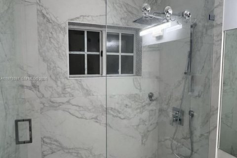 Снять в аренду таунхаус в Халландейл-Бич, Флорида 1 спальня, 64.75м2, № 2032457 - фото 6