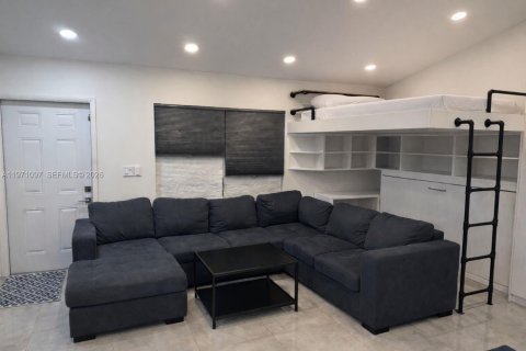 Снять в аренду таунхаус в Халландейл-Бич, Флорида 1 спальня, 64.75м2, № 2032457 - фото 3