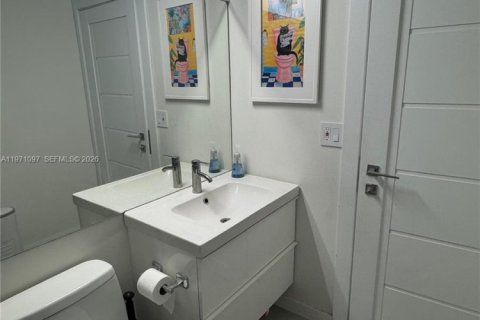 Снять в аренду таунхаус в Халландейл-Бич, Флорида 1 спальня, 64.75м2, № 2032457 - фото 7