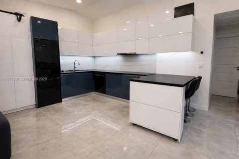 Таунхаус в Халландейл-Бич, Флорида 1 спальня, 64.75м2 № 2032457