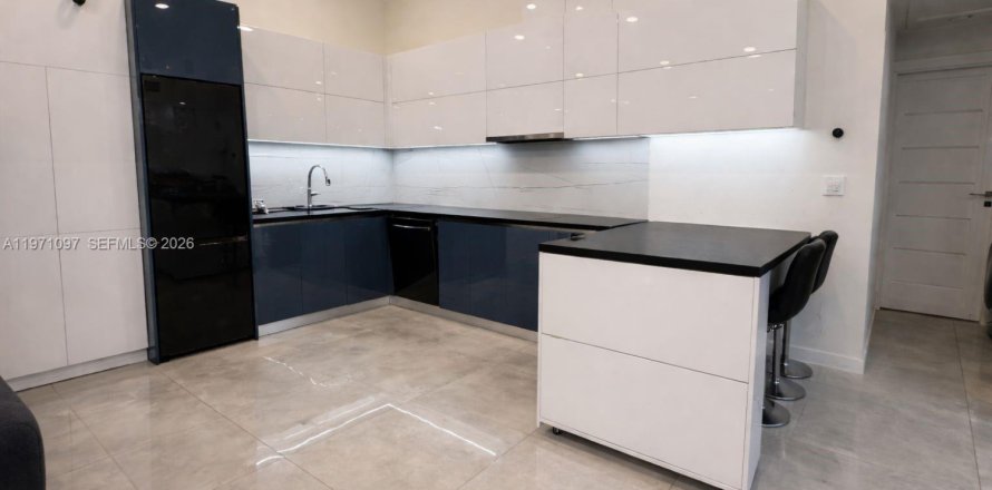 Таунхаус в Халландейл-Бич, Флорида 1 спальня, 64.75м2 № 2032457