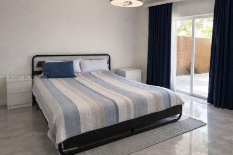 Снять в аренду таунхаус в Халландейл-Бич, Флорида 1 спальня, 64.75м2, № 2032457 - фото 4