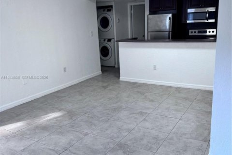 Copropriété à louer à Miami, Floride: 2 chambres, 76.18 m2 № 2001349 - photo 10