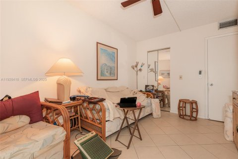 Condo in Pembroke Pines, Florida, 2 bedrooms № 1987159 - photo 23