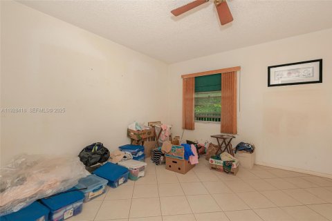Condo in Pembroke Pines, Florida, 2 bedrooms № 1987159 - photo 16