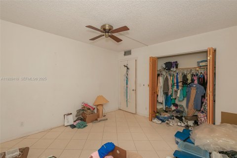 Condo in Pembroke Pines, Florida, 2 bedrooms № 1987159 - photo 19