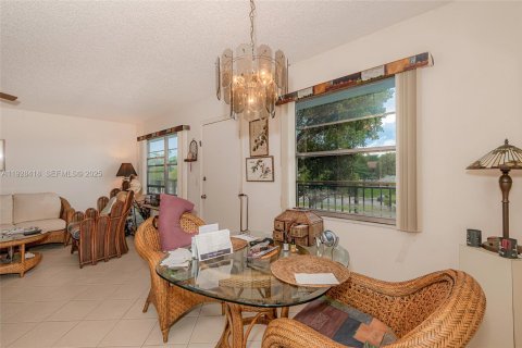 Condo in Pembroke Pines, Florida, 2 bedrooms № 1987159 - photo 9