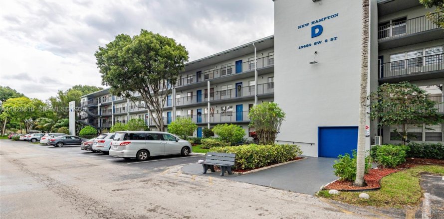 Condo in Pembroke Pines, Florida, 2 bedrooms № 1987159