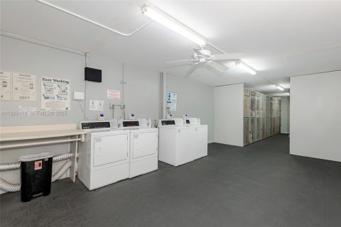 Condo in Pembroke Pines, Florida, 2 bedrooms № 1987159 - photo 3