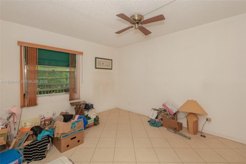 Condo in Pembroke Pines, Florida, 2 bedrooms № 1987159 - photo 17