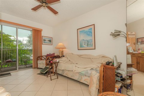 Condo in Pembroke Pines, Florida, 2 bedrooms № 1987159 - photo 21