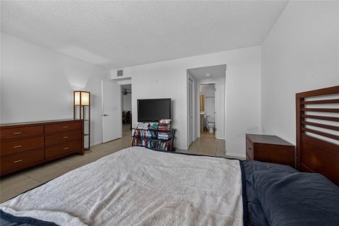 Condo in Hollywood, Florida, 1 bedroom  № 2187610 - photo 15