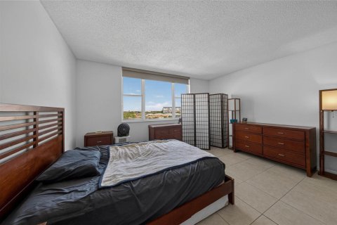 Condo in Hollywood, Florida, 1 bedroom  № 2187610 - photo 14