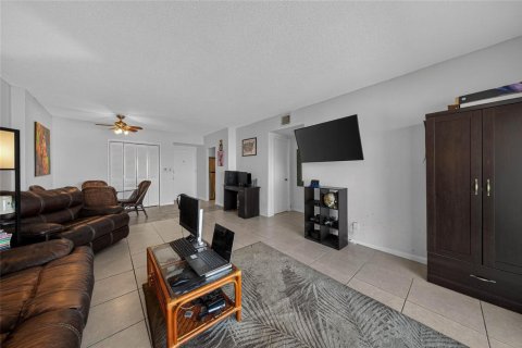 Condo in Hollywood, Florida, 1 bedroom  № 2187610 - photo 12