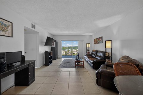 Condo in Hollywood, Florida, 1 bedroom  № 2187610 - photo 7