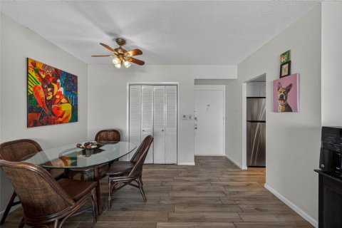 Condo in Hollywood, Florida, 1 bedroom  № 2187610 - photo 8
