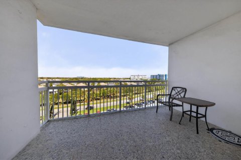 Condo in Hollywood, Florida, 1 bedroom  № 2187610 - photo 17