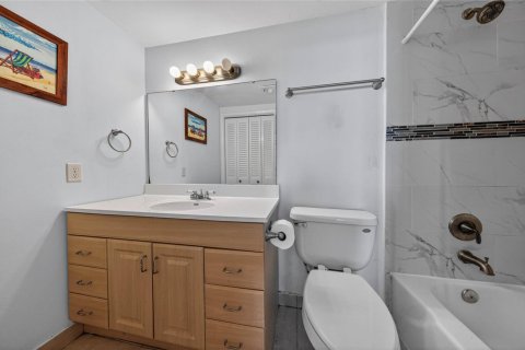 Condo in Hollywood, Florida, 1 bedroom  № 2187610 - photo 16