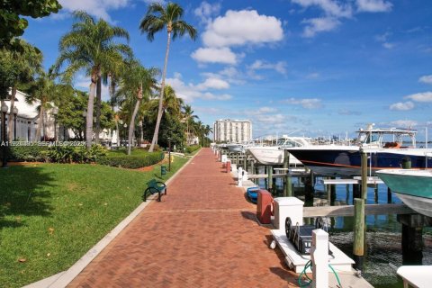 Купить кондоминиум в Майами, Флорида 2 спальни, 108.14м2, № 1989862 - фото 22