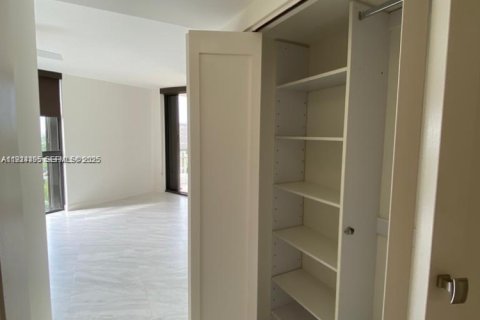 Купить кондоминиум в Майами, Флорида 2 спальни, 108.14м2, № 1989862 - фото 28