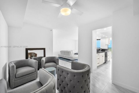 Купить кондоминиум в Майами, Флорида 2 спальни, 108.14м2, № 1989862 - фото 11