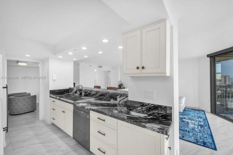 Купить кондоминиум в Майами, Флорида 2 спальни, 108.14м2, № 1989862 - фото 2