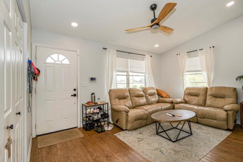 House in Vero Beach, Florida 2 bedrooms, 72.46 sq.m. № 2185356 - photo 5
