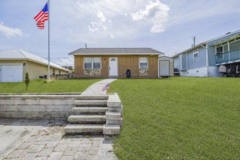 House in Vero Beach, Florida 2 bedrooms, 72.46 sq.m. № 2185356 - photo 2