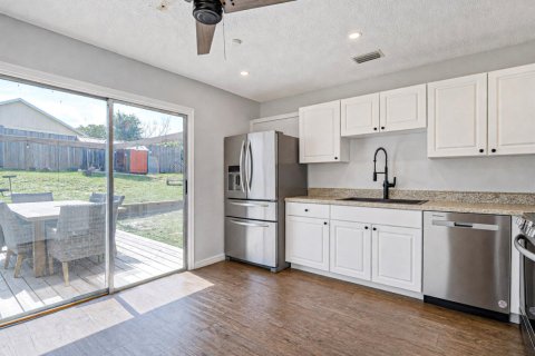 House in Vero Beach, Florida 2 bedrooms, 72.46 sq.m. № 2185356 - photo 8
