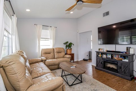 House in Vero Beach, Florida 2 bedrooms, 72.46 sq.m. № 2185356 - photo 7