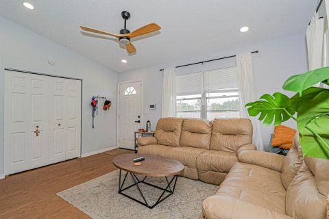 House in Vero Beach, Florida 2 bedrooms, 72.46 sq.m. № 2185356 - photo 6