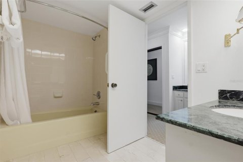 Купить кондоминиум в Уэсли-Чепел, Флорида 4 комнаты, 130.06м2, № 2283939 - фото 16