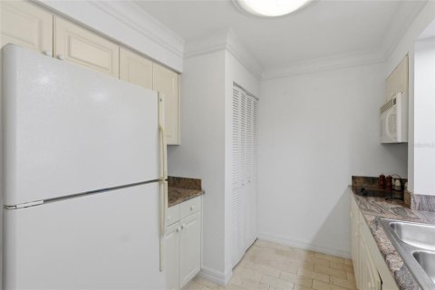 Купить кондоминиум в Уэсли-Чепел, Флорида 4 комнаты, 130.06м2, № 2283939 - фото 19