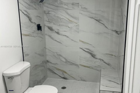 House in Miami Gardens, Florida 3 bedrooms, 129.6 sq.m. № 1982691 - photo 4