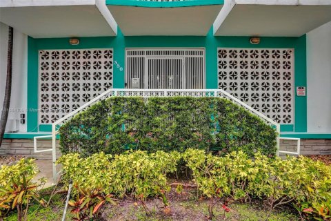 Copropriété à vendre à Miami Beach, Floride: 1 chambre, 65.03 m2 № 1893362 - photo 3