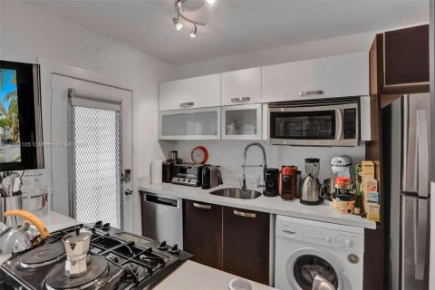 Copropriété à vendre à Miami Beach, Floride: 1 chambre, 65.03 m2 № 1893362 - photo 17