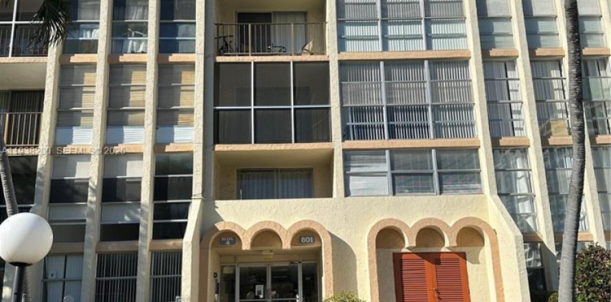 Condo à Hallandale Beach, Floride, 2 chambres  № 1995942