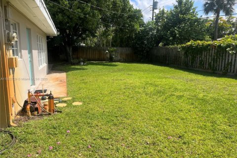 House in Oakland Park, Florida 3 bedrooms, 149.67 sq.m. № 1688757 - photo 3
