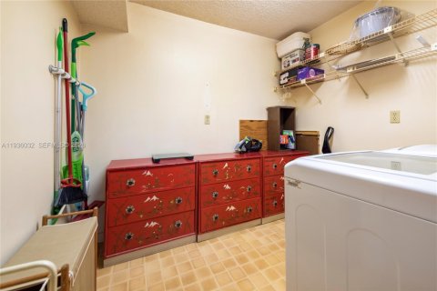 Copropriété à vendre à Tamarac, Floride: 2 chambres, 117.99 m2 № 1998241 - photo 11