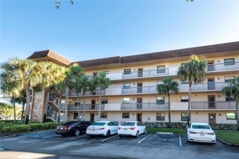 Copropriété à vendre à Tamarac, Floride: 2 chambres, 117.99 m2 № 1998241 - photo 16