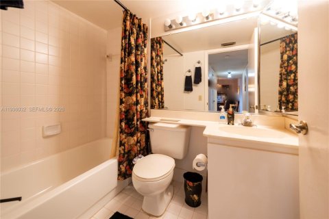 Copropriété à vendre à Tamarac, Floride: 2 chambres, 117.99 m2 № 1998241 - photo 26