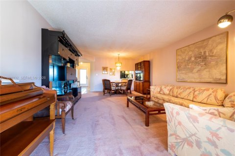 Copropriété à vendre à Tamarac, Floride: 2 chambres, 117.99 m2 № 1998241 - photo 22