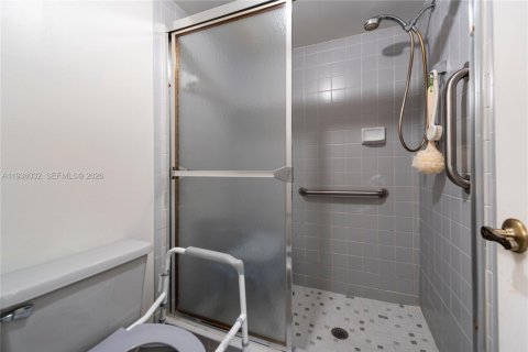 Copropriété à vendre à Tamarac, Floride: 2 chambres, 117.99 m2 № 1998241 - photo 2