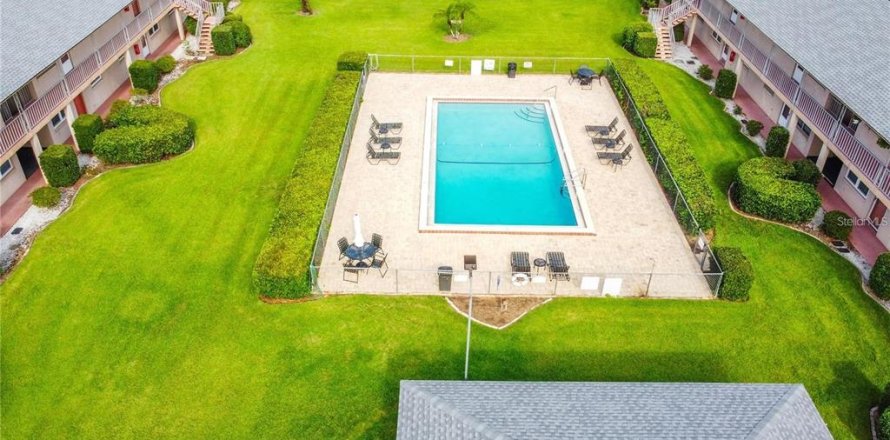 Condominio en Tavares, Florida, 2 dormitorios № 1914078