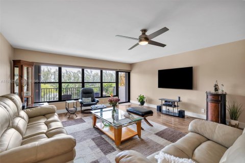 Condo in Fort Lauderdale, Florida, 2 bedrooms  № 1991764 - photo 11