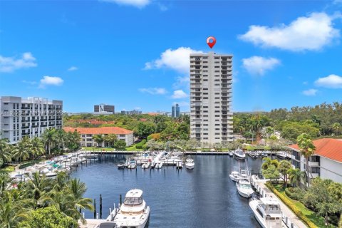 Condo in Fort Lauderdale, Florida, 2 bedrooms  № 1991764 - photo 2