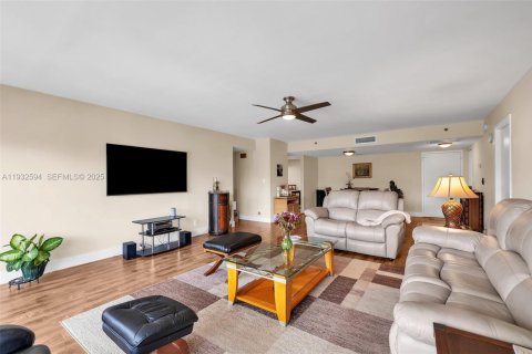Condo in Fort Lauderdale, Florida, 2 bedrooms  № 1991764 - photo 13